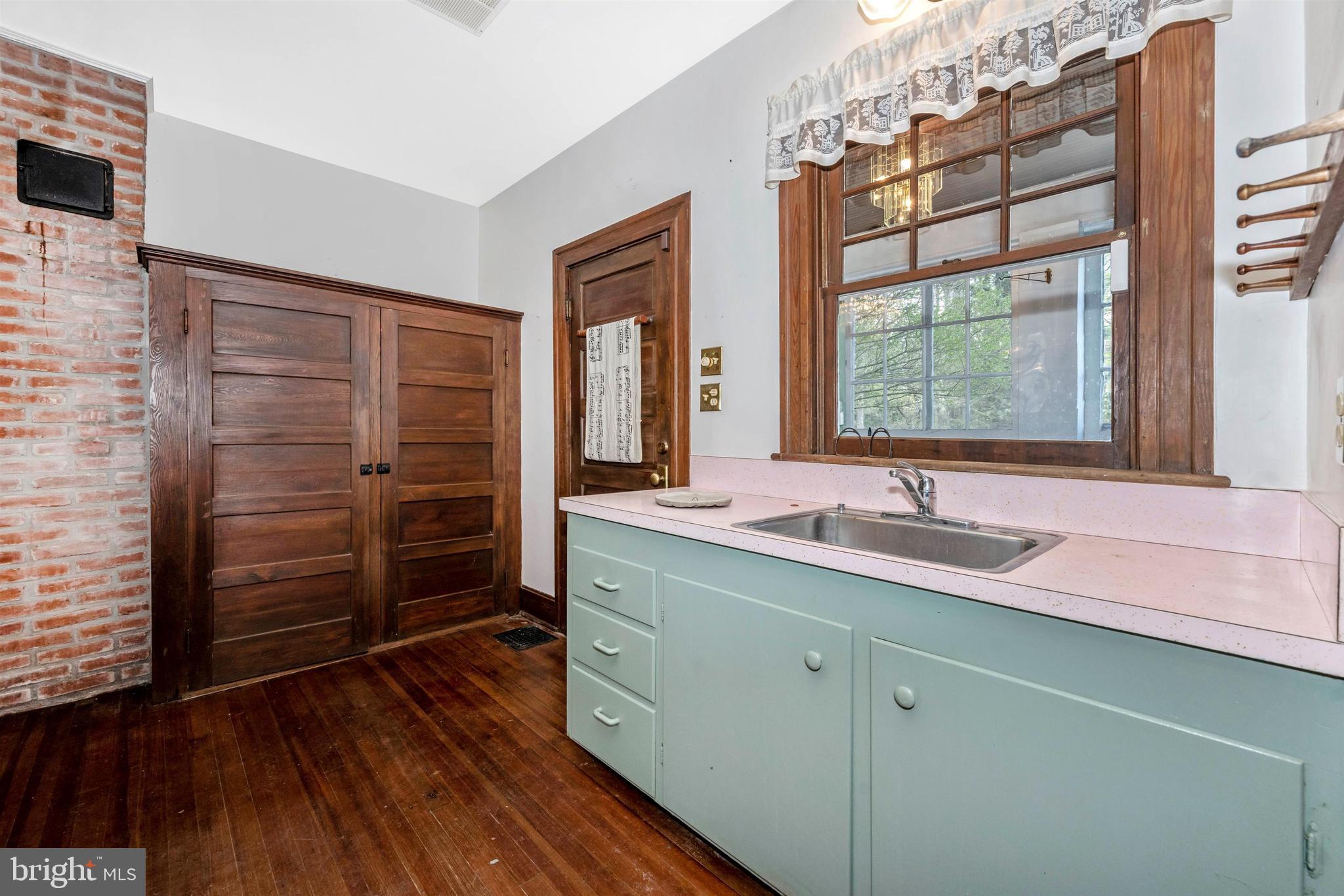5816 Rowland Road Cascade, MD 21719 - Photo 20 of 74 Built-in cabinetry