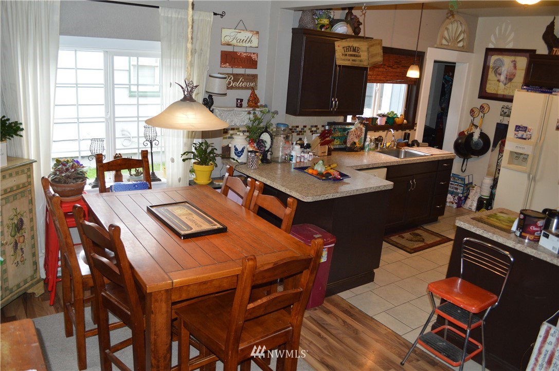 843 Fowler Street Raymond, WA 98577 - Photo 2 of 10 Gallery Image 2