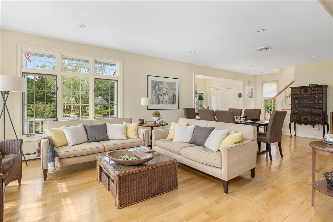 34 Decatur Avenue Jamestown, RI 02835 - Photo 11 of 40 Ample seating for guests