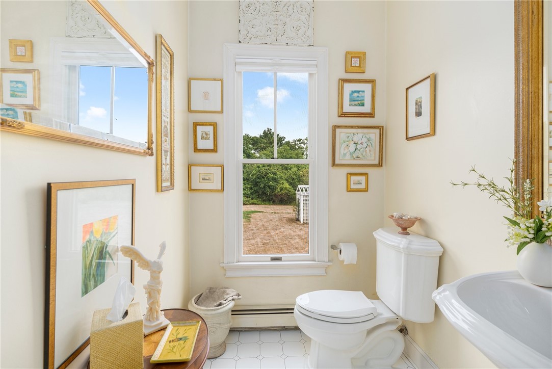 34 Decatur Avenue Jamestown, RI 02835 - Photo 14 of 40 Main level powder room