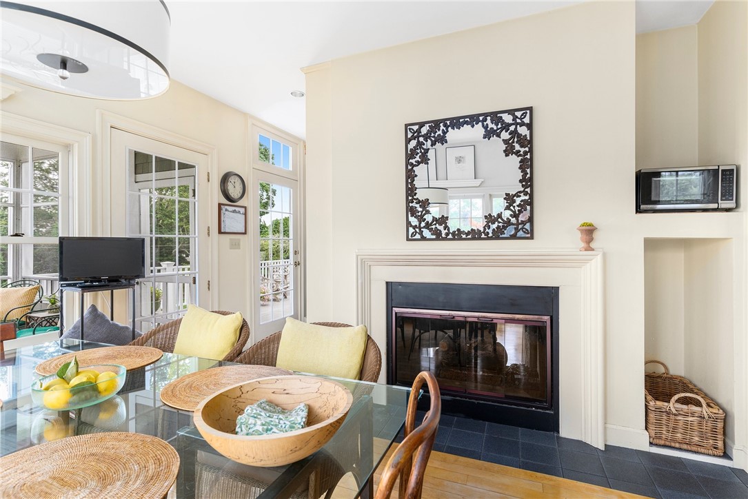 34 Decatur Avenue Jamestown, RI 02835 - Photo 19 of 40 Gas double sided fireplace