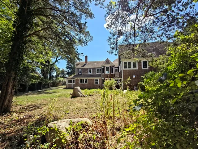 a view of an house with backyard of the house
