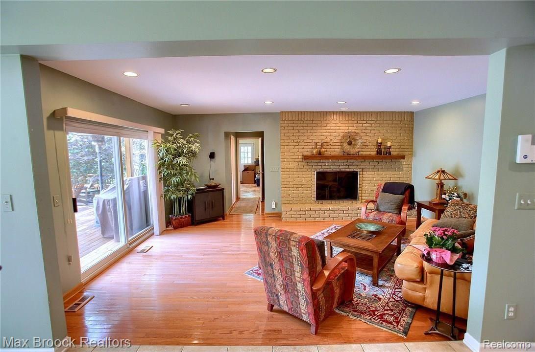 2482 Wickfield Road West Bloomfield, MI 48323 - Photo 15 of 40 Family_Room.jpg