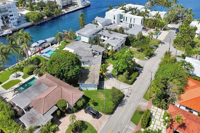 $5,950,000 | 1020 South Shore Drive, Miami Beach, FL 33141