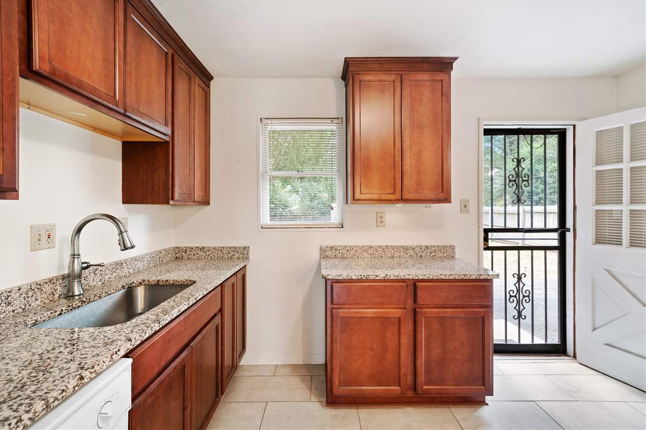 4967 Sea Isle Road Memphis, TN 38117 - Photo 8 of 18