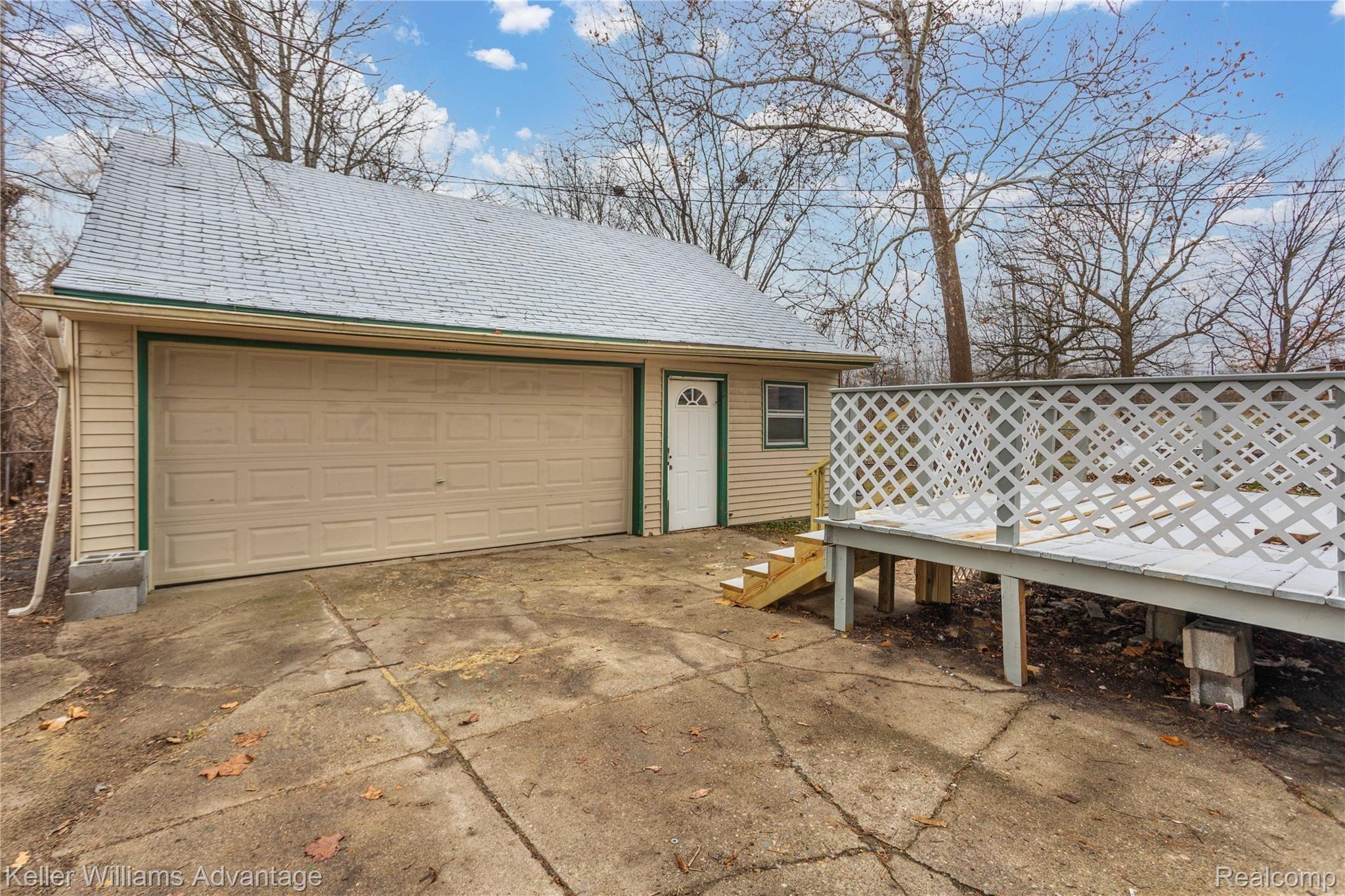 31721 Ecorse Road Romulus, MI 48174 - Photo 21 of 25 3 Car Garage