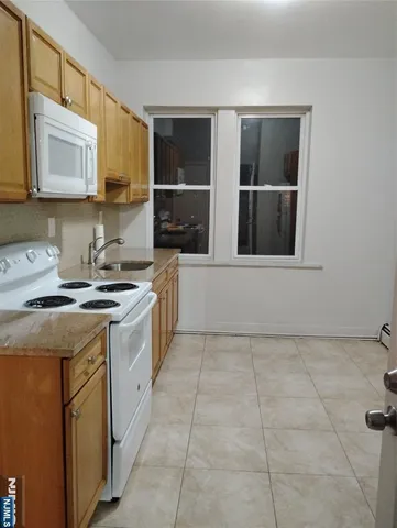 $1,775 | 540 Kipp Street, Unit #2, Teaneck, NJ 07666