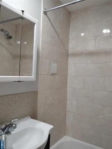 $1,775 | 540 Kipp Street, Unit #2, Teaneck, NJ 07666