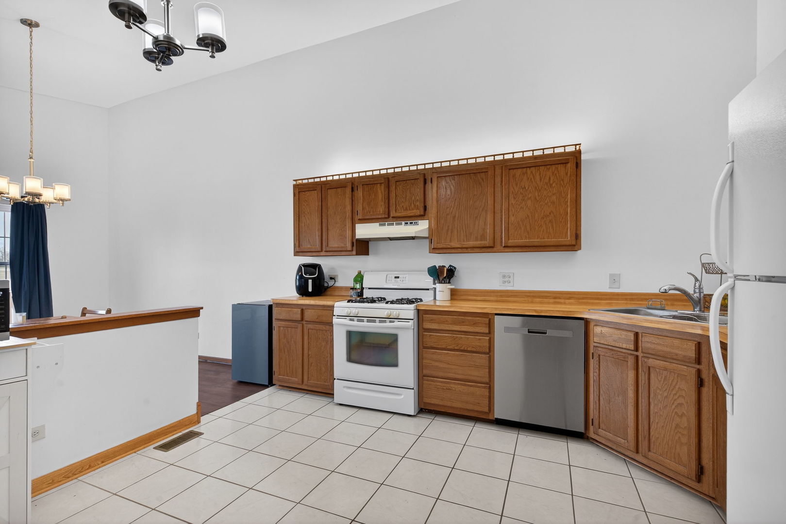 7606 West Saint Francis Road Frankfort, IL 60423 - Photo 2 of 29