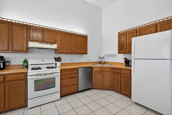 $299,900 | 7606 West Saint Francis Road, Frankfort, IL 60423