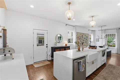 $566,000 | 2108 Washington Avenue, Fort Worth, TX 76110