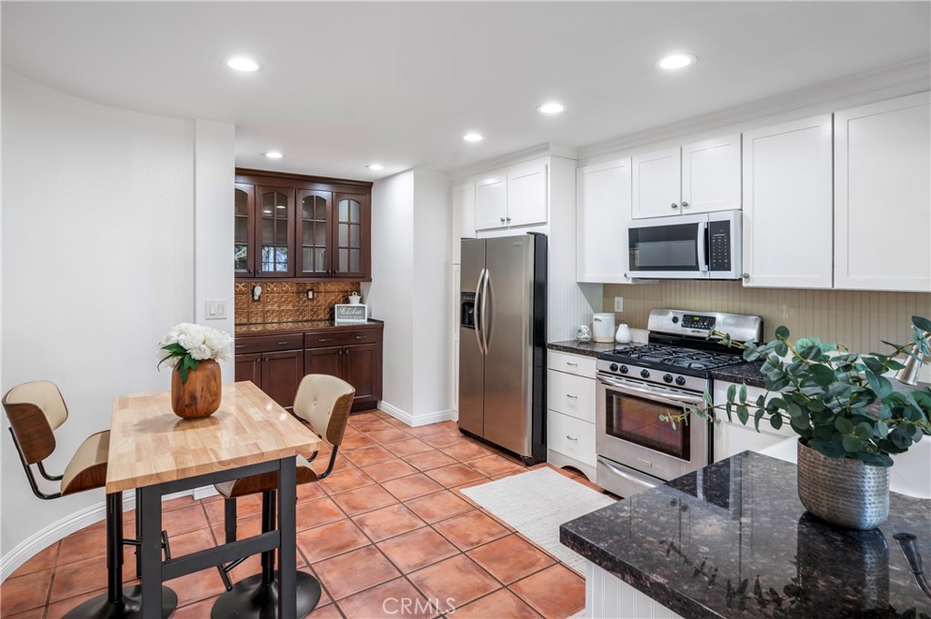 492 East Yale Loop Irvine, CA 92614 - Photo 7 of 31