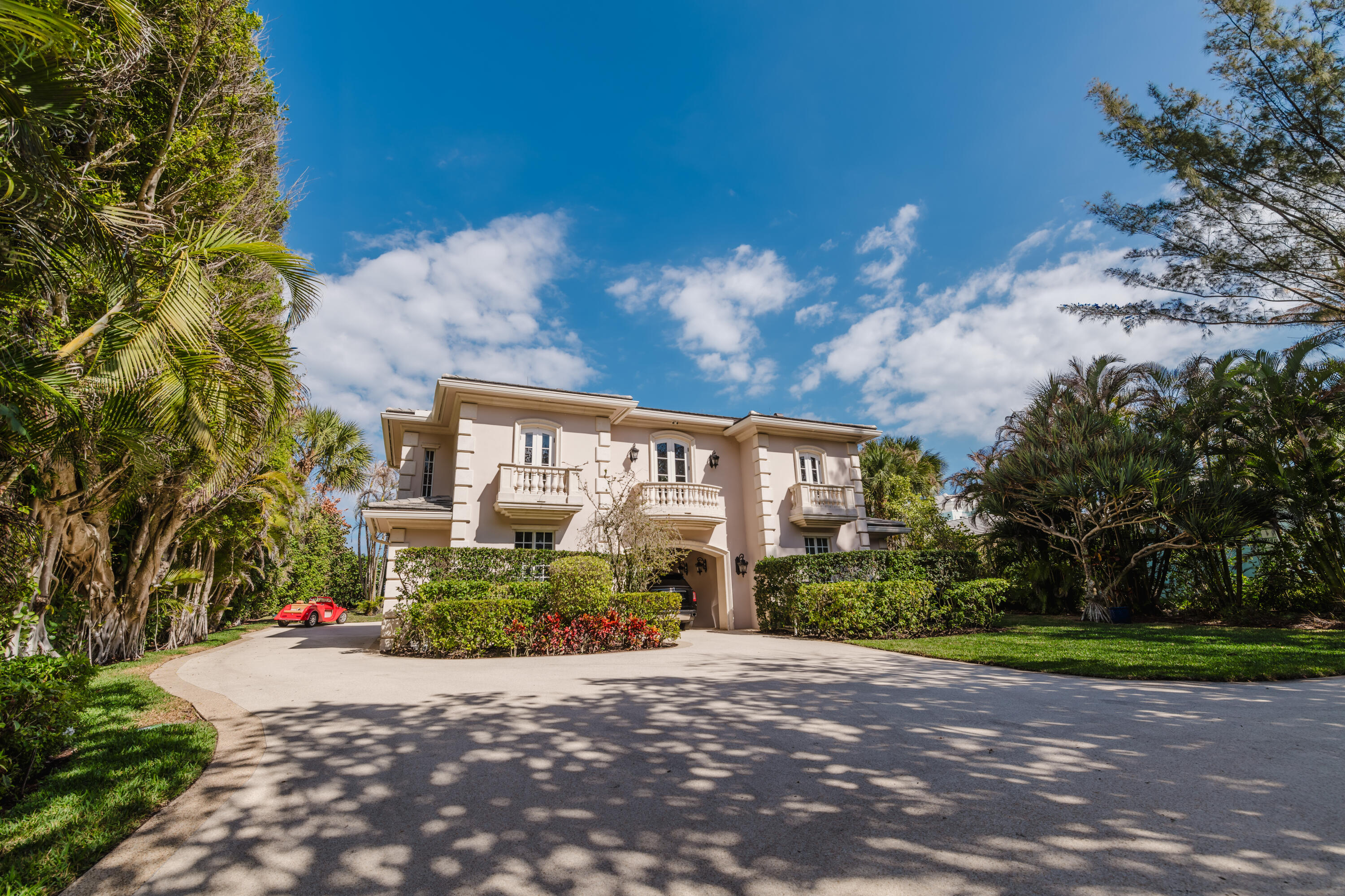 19 North Beach Road Jupiter Island, FL 33455 - Photo 4 of 80 Exterior Front