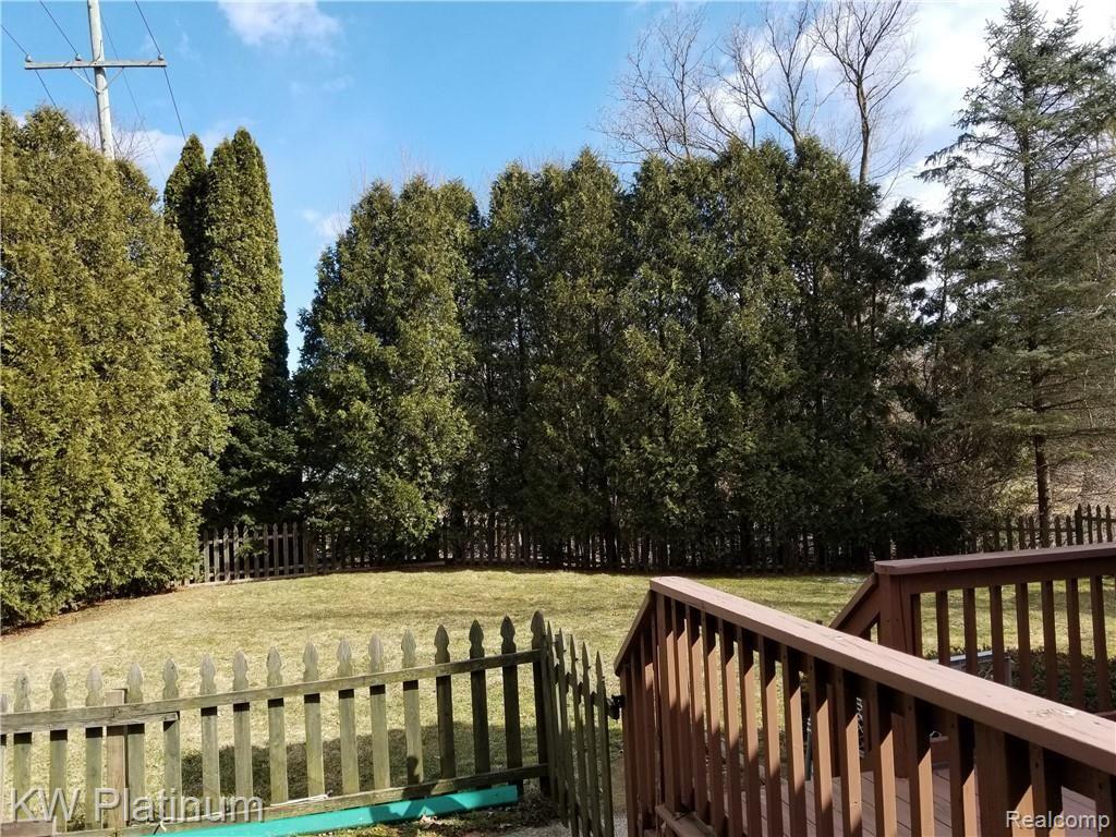 3982 State Road Fort Gratiot, MI 48059 - Photo 5 of 29 SECLUDED, FENCED REAR YARD