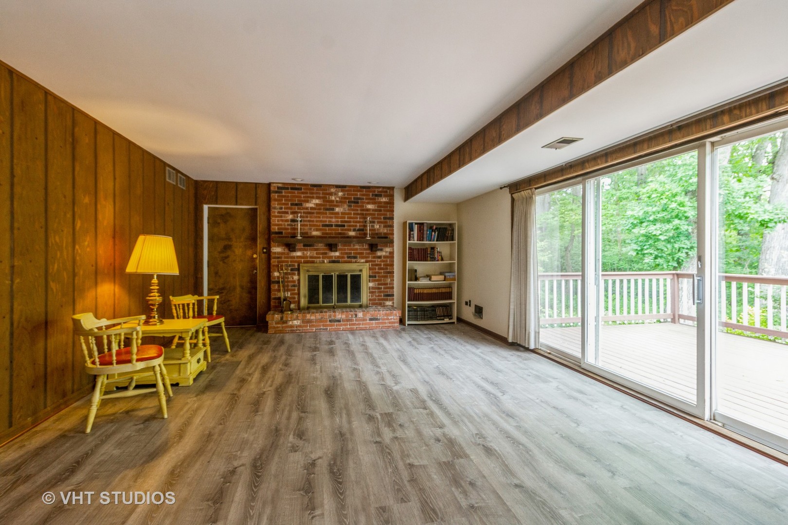 847 Highland Road Frankfort, IL 60423 - Photo 12 of 19 a view of livingroom with furniture and front door