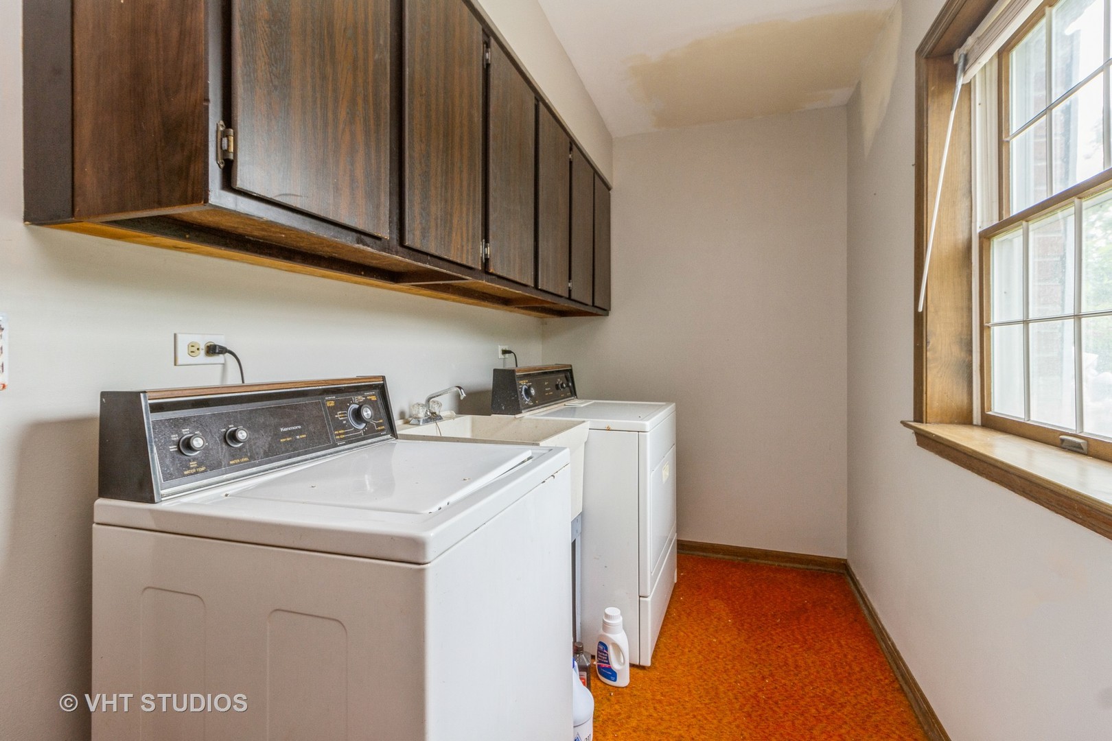 847 Highland Road Frankfort, IL 60423 - Photo 14 of 19 a utility room with dryer and washer