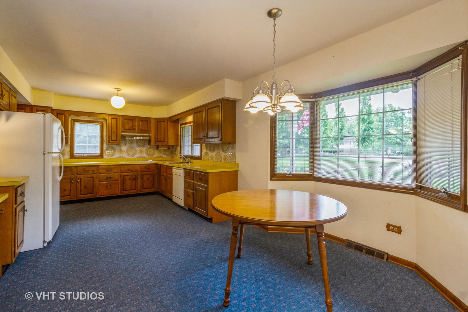 847 Highland Road Frankfort, IL 60423 - Photo 3 of 19 a view of a room with gym equipment and a window