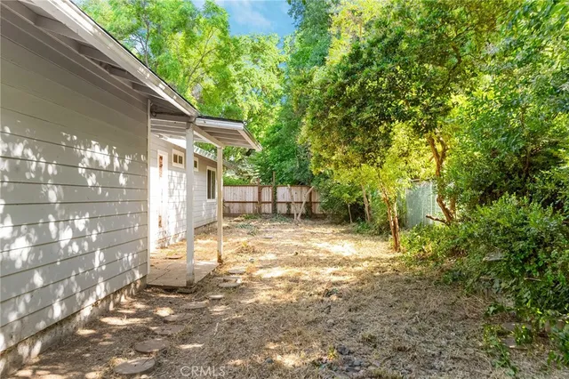 a view of a yard with a tree