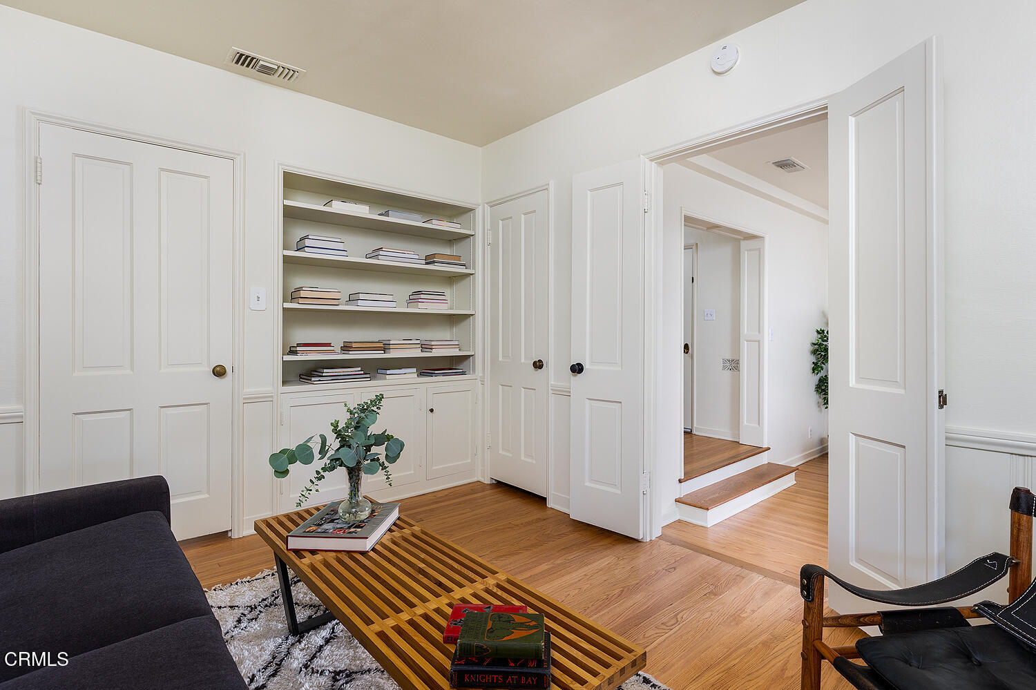 3255 Castera Avenue Glendale, CA 91208 - Photo 14 of 40 a living room with furniture