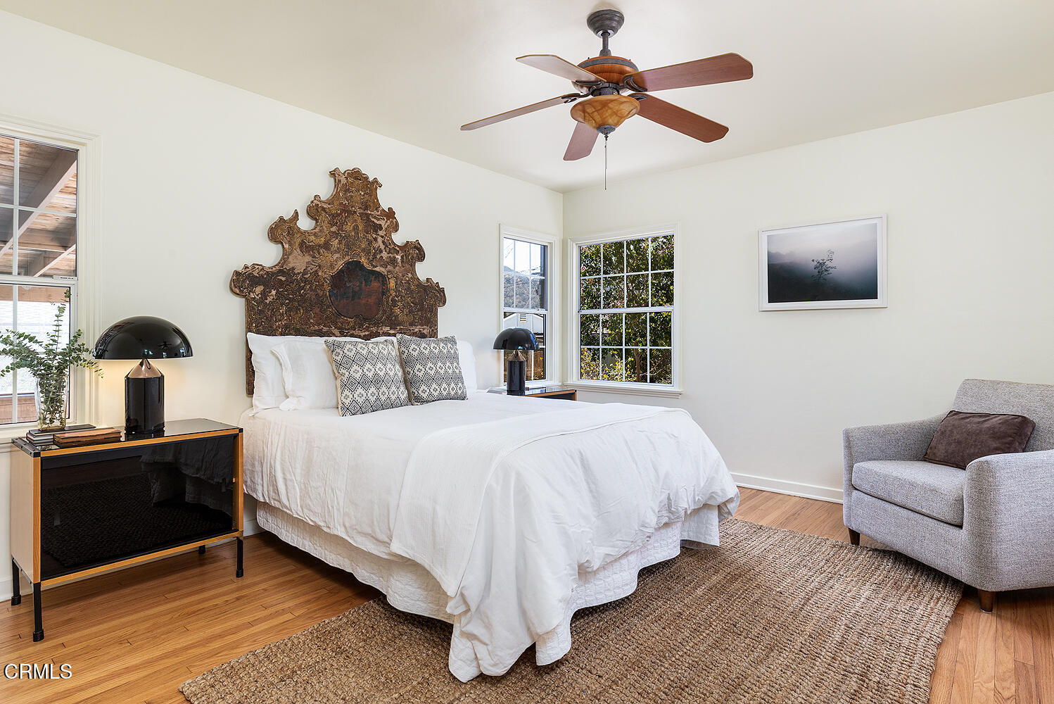 3255 Castera Avenue Glendale, CA 91208 - Photo 28 of 40 a bedroom with a bed and a couch