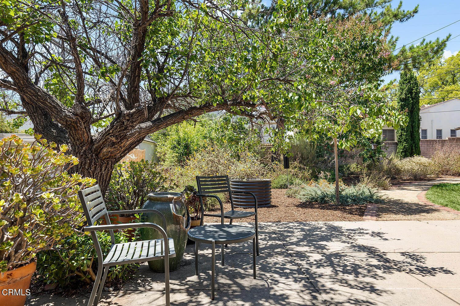 3255 Castera Avenue Glendale, CA 91208 - Photo 31 of 40 a view of a bench in the backyard