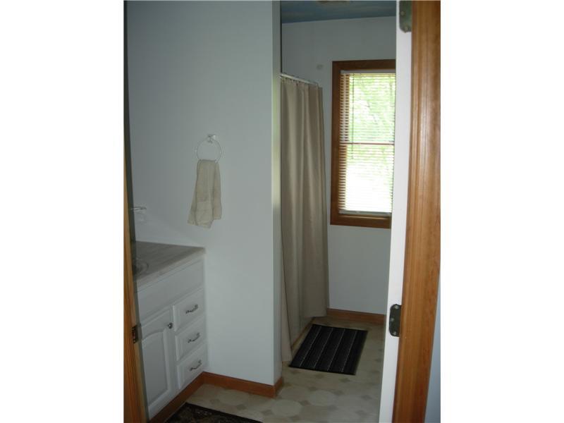 207 Cole Road New Castle, PA 16101 - Photo 11 of 14 Full Bath.