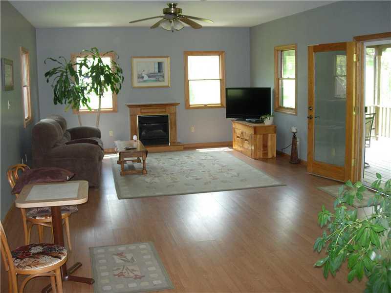 207 Cole Road New Castle, PA 16101 - Photo 6 of 14 Living Room.