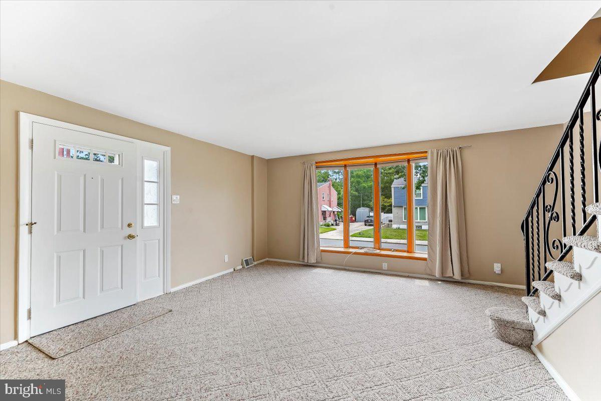 51 Hetzel Road Ridley Park, PA 19078 - Photo 2 of 27 Living Room
