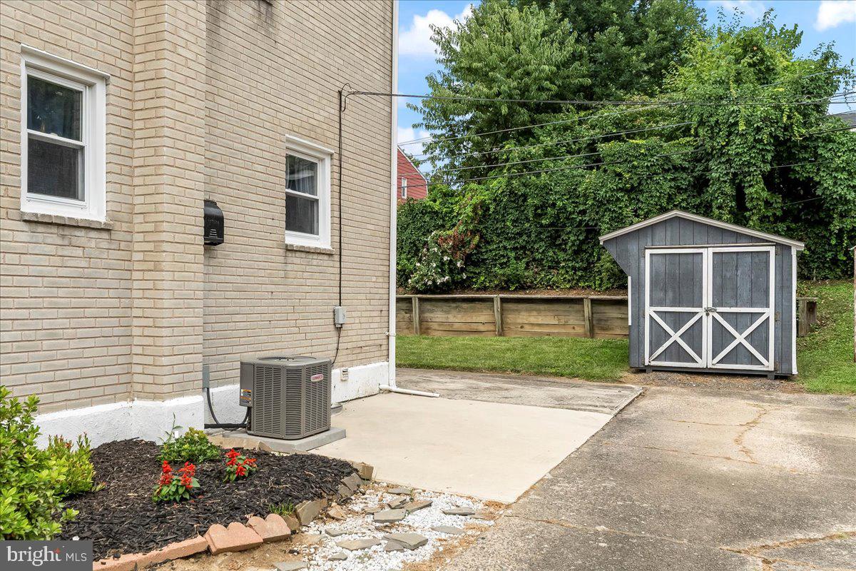 51 Hetzel Road Ridley Park, PA 19078 - Photo 24 of 27 Side and patio