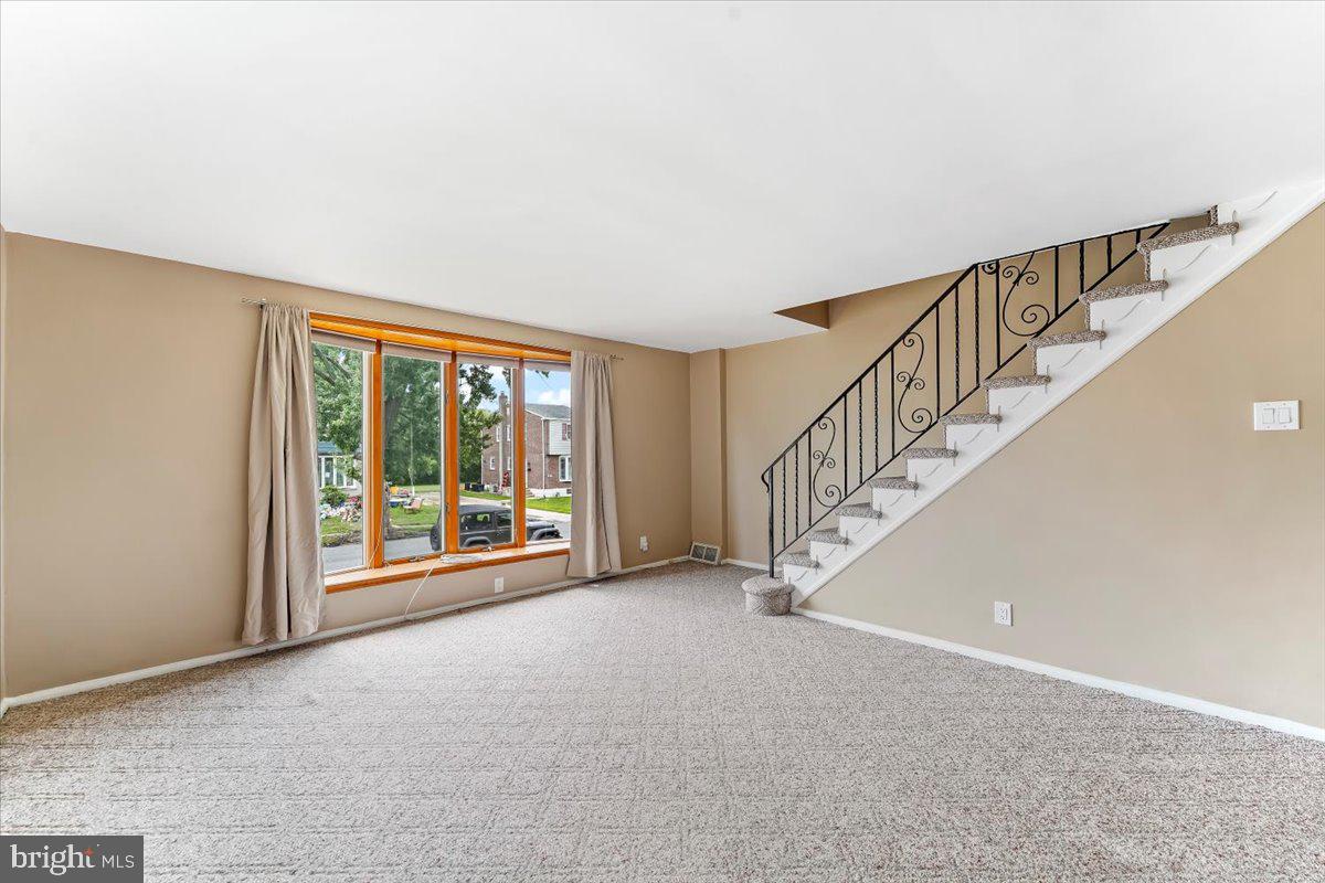 51 Hetzel Road Ridley Park, PA 19078 - Photo 3 of 27 Living Room