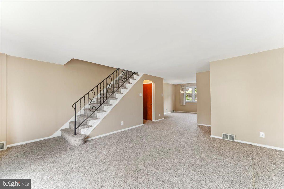 51 Hetzel Road Ridley Park, PA 19078 - Photo 4 of 27 Living Room
