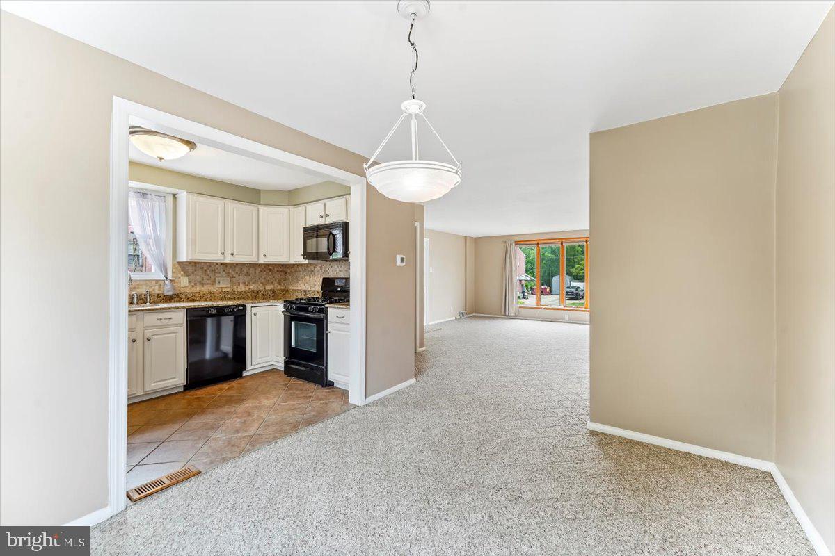 51 Hetzel Road Ridley Park, PA 19078 - Photo 6 of 27 Dining and Kitchen