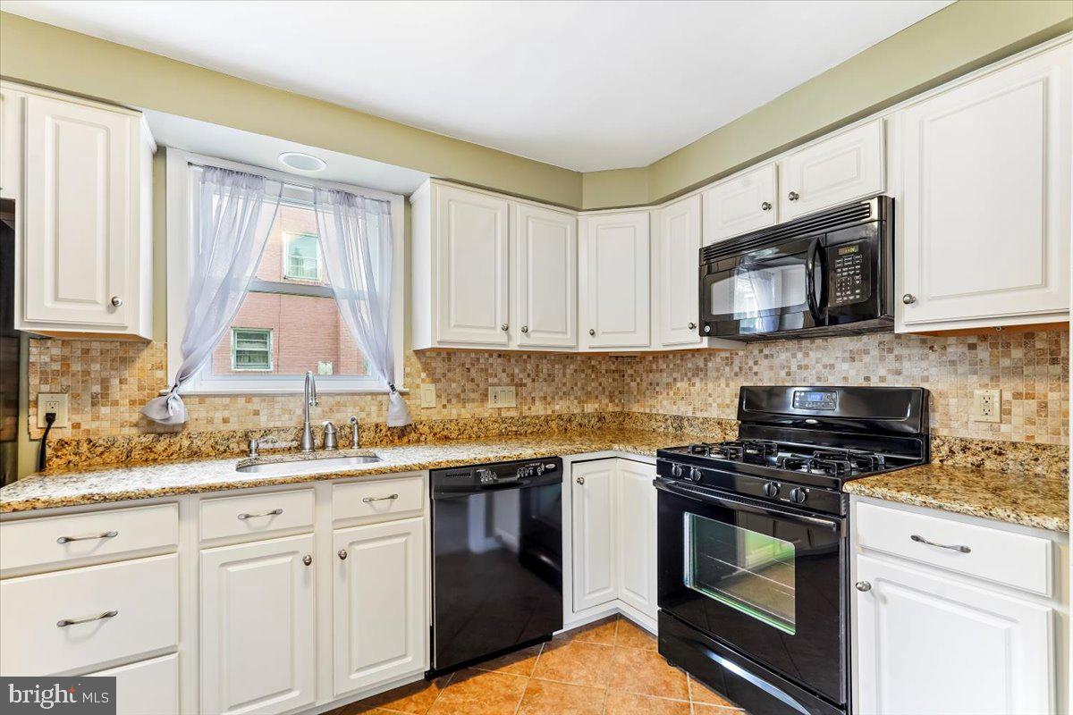 51 Hetzel Road Ridley Park, PA 19078 - Photo 10 of 27 Kitchen