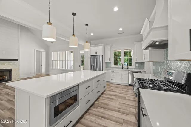 $739,900 | 203 Wild Cherry Lane, Minnesott Beach, NC 28510