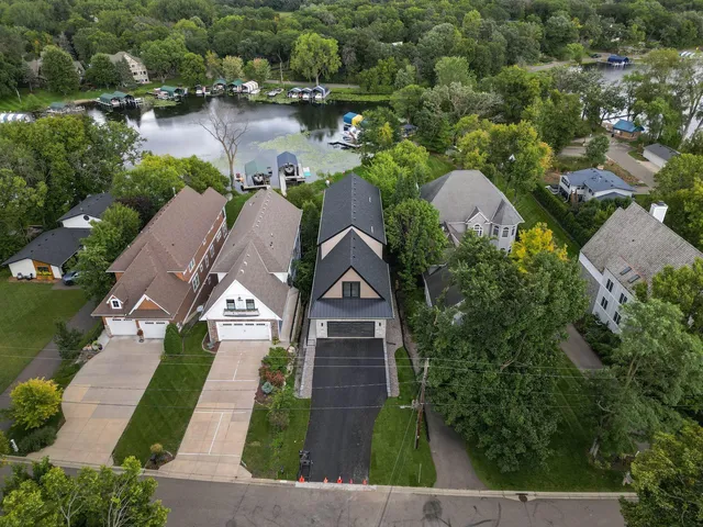 $3,495,000 | 3061 Lake Shore Boulevard, Minnetonka, MN 55391