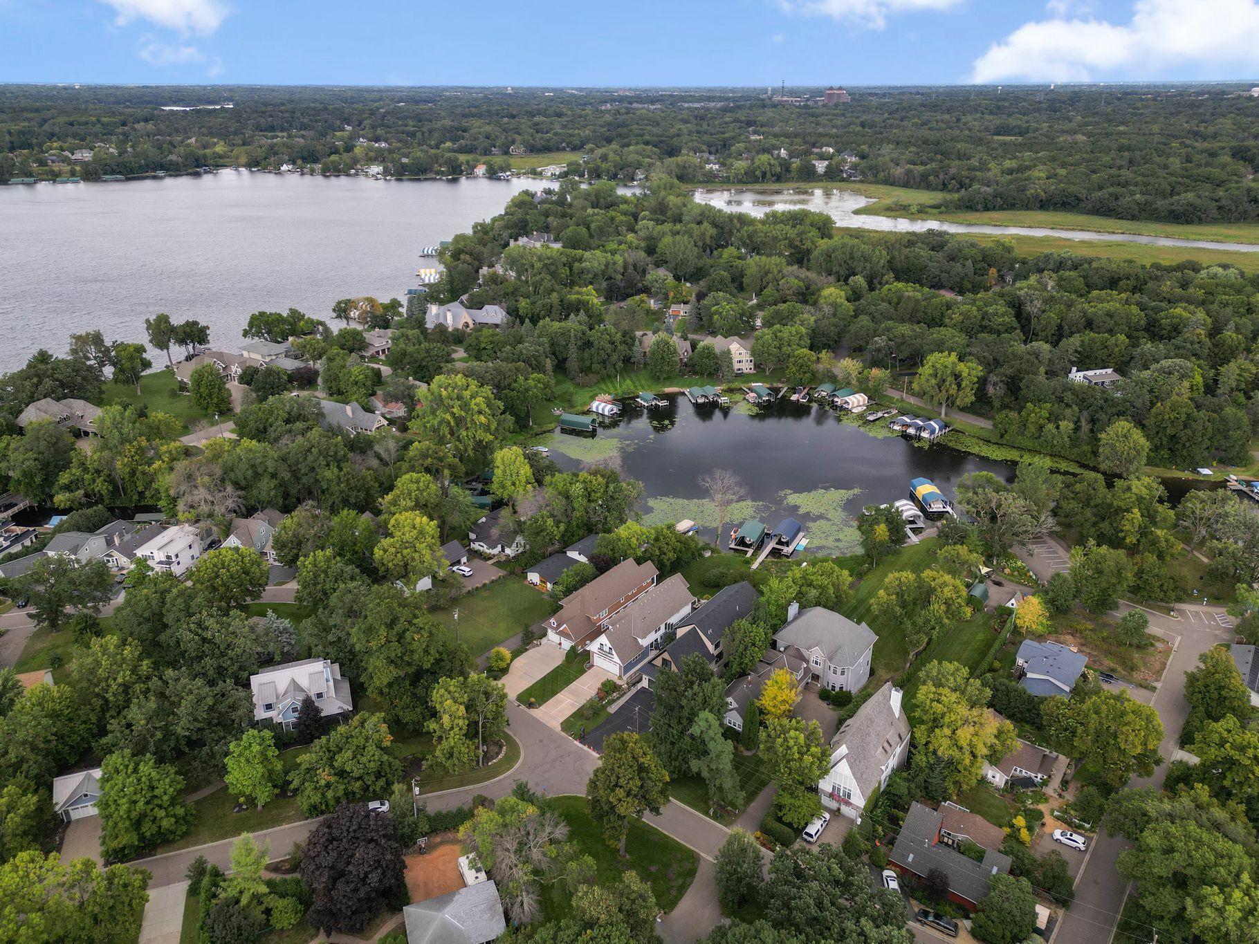 3061 Lake Shore Boulevard Minnetonka, MN 55391 - Photo 2 of 92