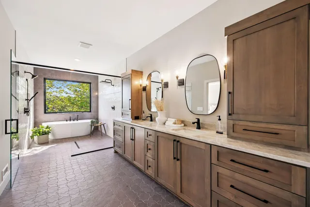 $3,495,000 | 3061 Lake Shore Boulevard, Minnetonka, MN 55391