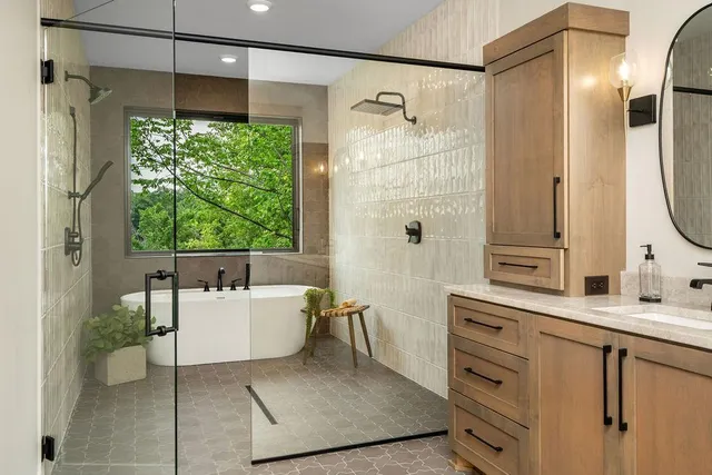 $3,495,000 | 3061 Lake Shore Boulevard, Minnetonka, MN 55391