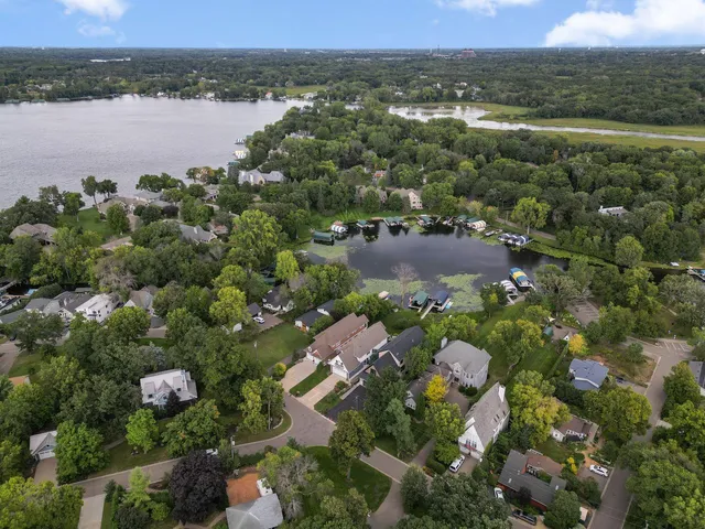 $3,495,000 | 3061 Lake Shore Boulevard, Minnetonka, MN 55391