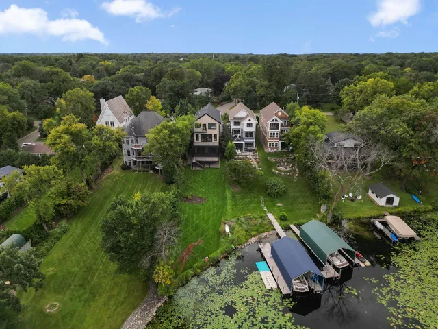 $3,495,000 | 3061 Lake Shore Boulevard, Minnetonka, MN 55391