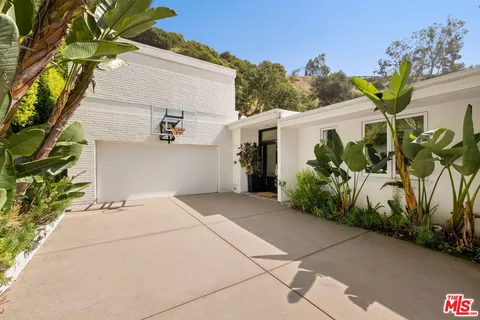 $2,995,000 | 2060 North Beverly Drive, Beverly Hills, CA 90210