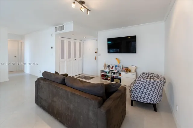 $2,500 | 17011 North Bay Road, Unit 906, Sunny Isles Beach, FL 33160