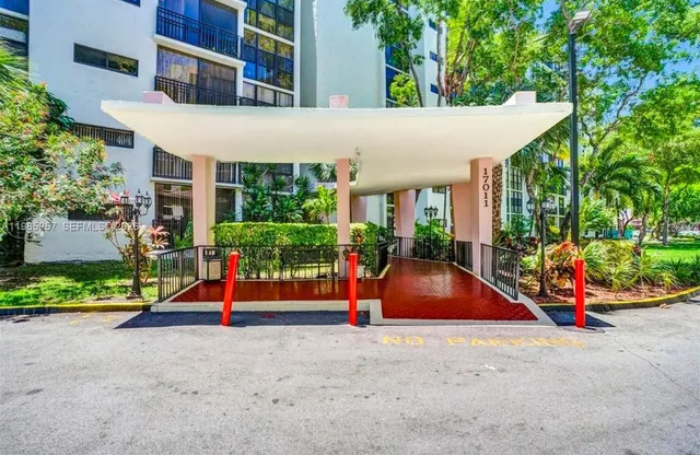 $2,500 | 17011 North Bay Road, Unit 906, Sunny Isles Beach, FL 33160