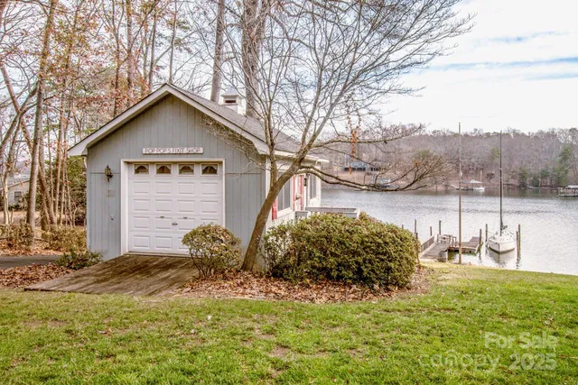 $1,485,000 | 214 Lakeview Shores Loop, Mooresville, NC 28117