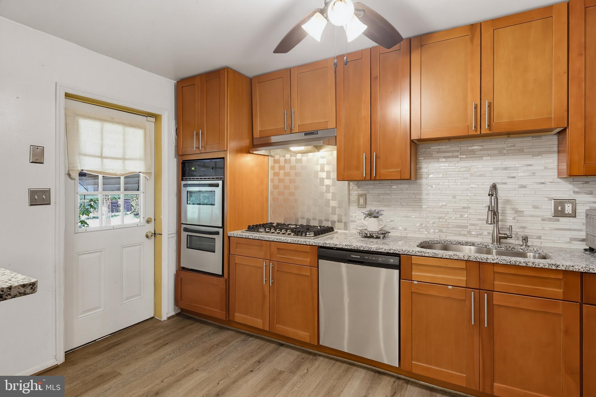 5655 Utrecht Road Baltimore, MD 21206 - Photo 7 of 36 Gas stove in updated kitchen