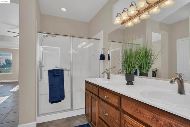 a view of a house with backyard and porch