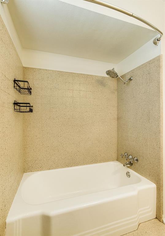 700 Ridgedale Drive Richardson, TX 75080 - Photo 25 of 32 Secondary bathroom with ample storage and a bathtub/shower combo.