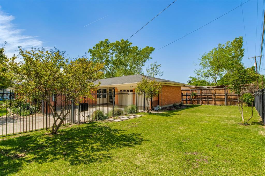 700 Ridgedale Drive Richardson, TX 75080 - Photo 29 of 32 Private yard with a wrought iron fence.