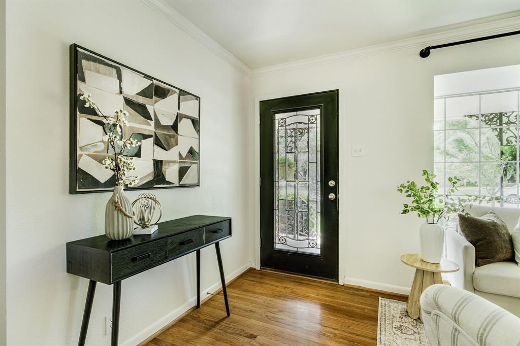 700 Ridgedale Drive Richardson, TX 75080 - Photo 6 of 32 The welcoming entrance features wood flooring and a glass-paneled front door.