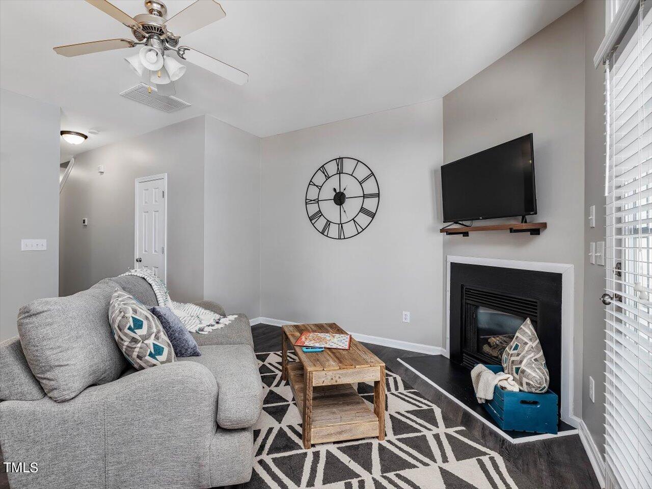 8329 Martello Lane Raleigh, NC 27613 - Photo 14 of 54 14-Living Room